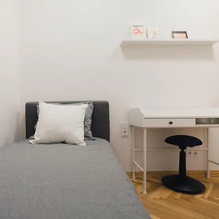 Old Town Modern - Balcony & Yard View Apartment Kaunas