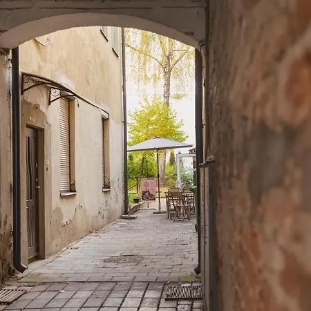 Old Town Modern - Balcony & Yard View Kaunas
